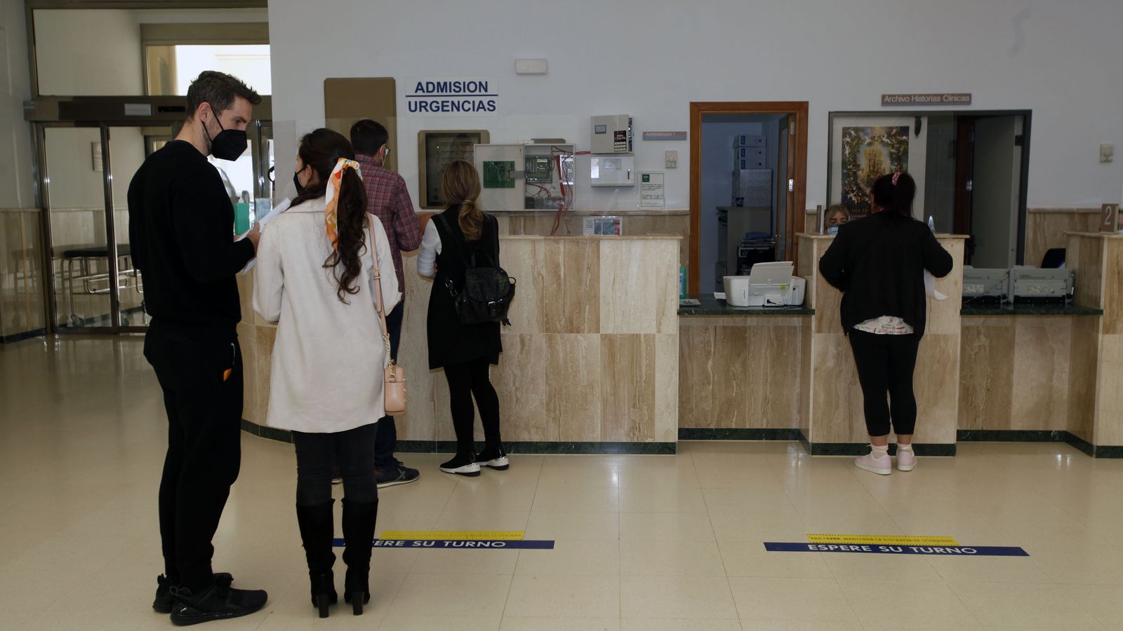 Área de admisión de urgencias del Hospital Virgen de la Bella de Lepe, ayer lunes