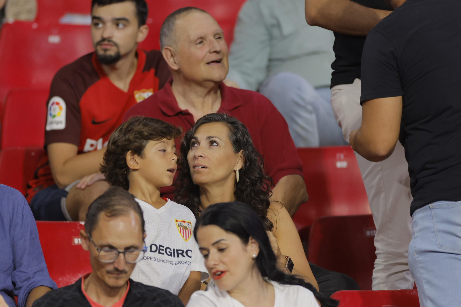 Búscate en las fotos del Sevilla-Rayo