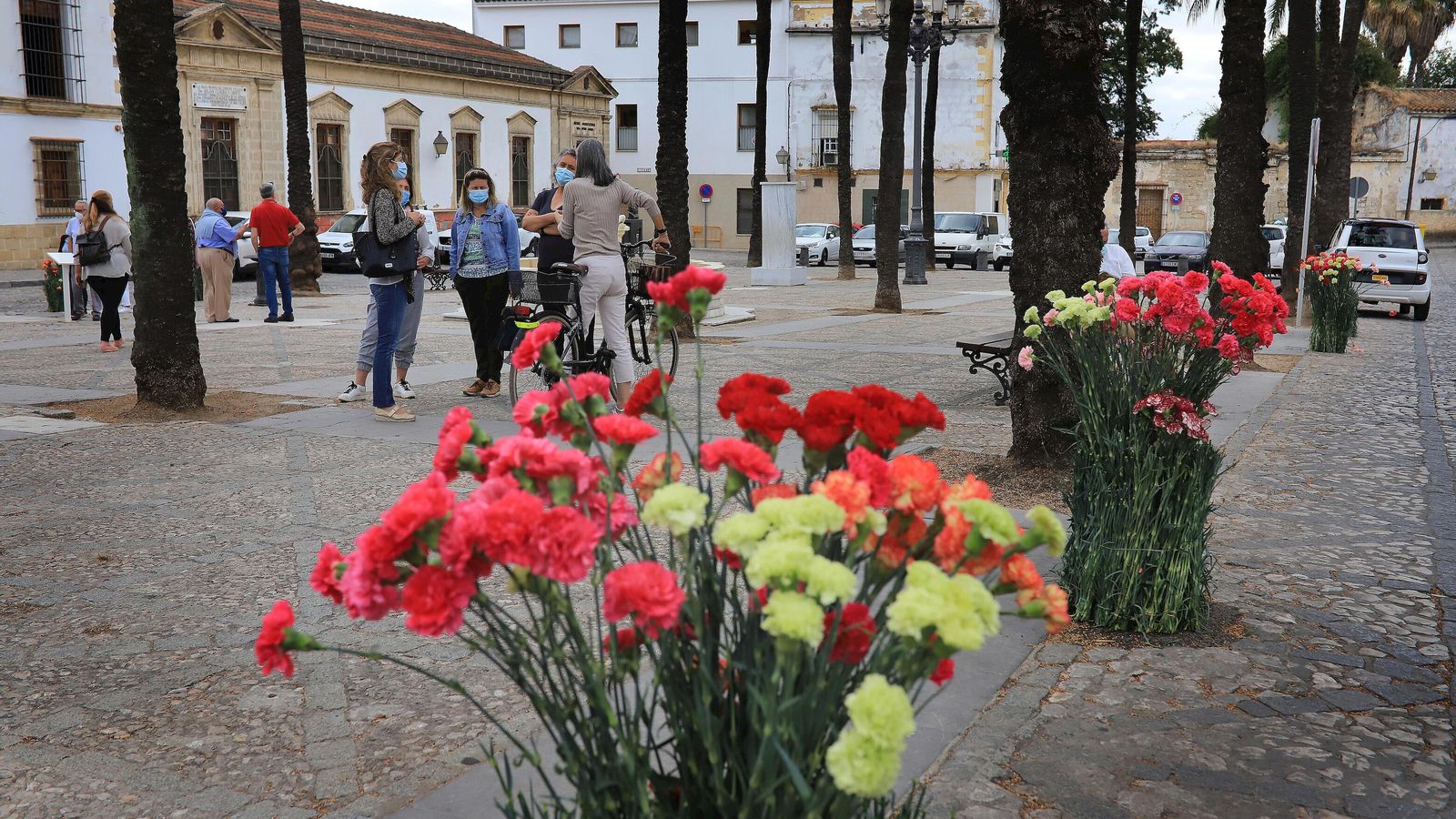 Flores en la plaza del Mercado.