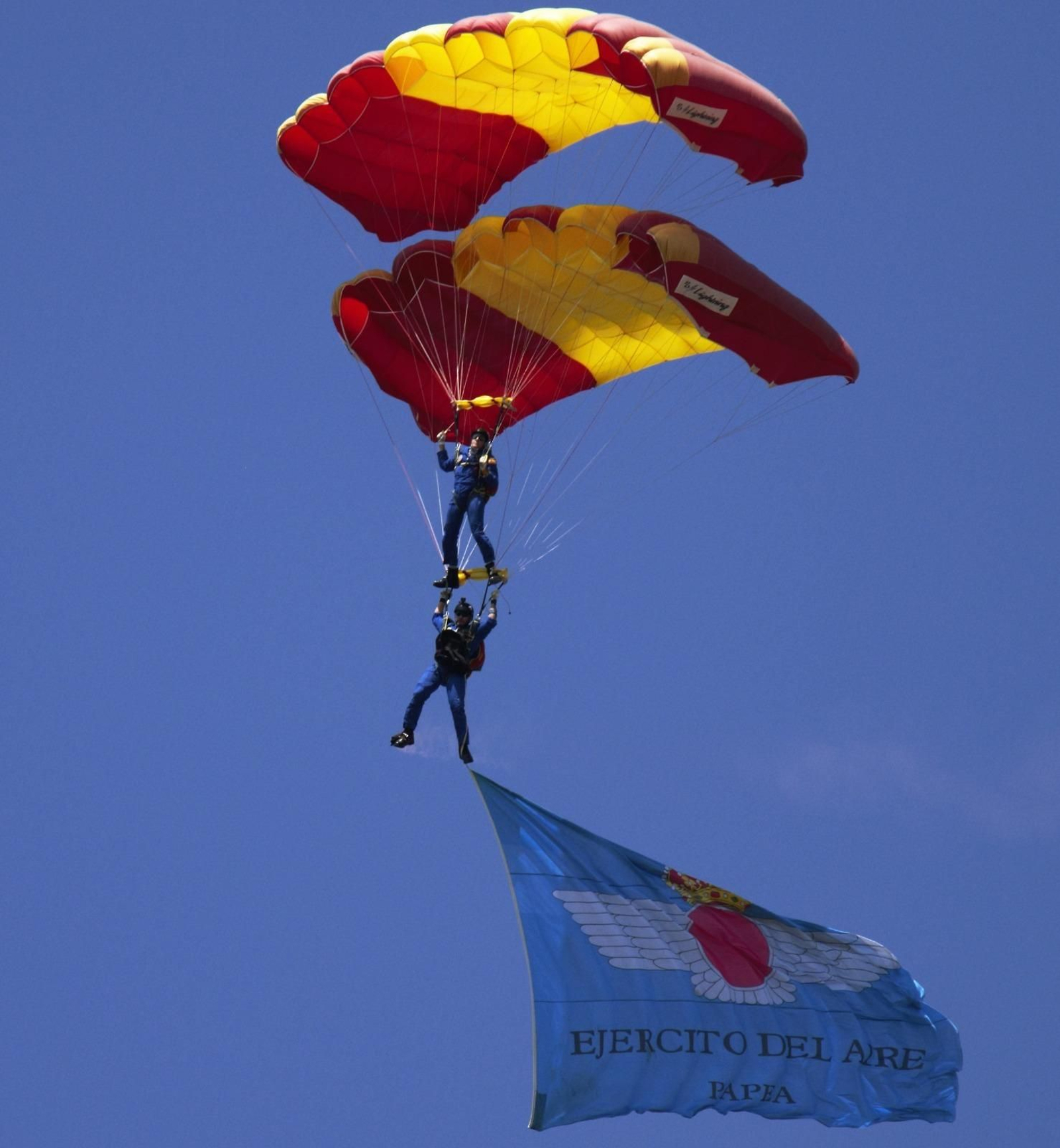 Imágenes del Festival Aéreo de Motril visto desde la playa