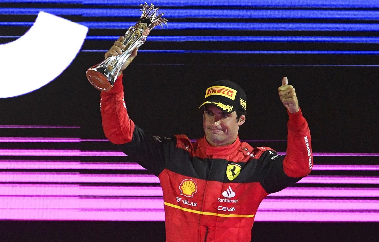 Carlos Sainz  celebra su tercer puesto en Arabia Saudí