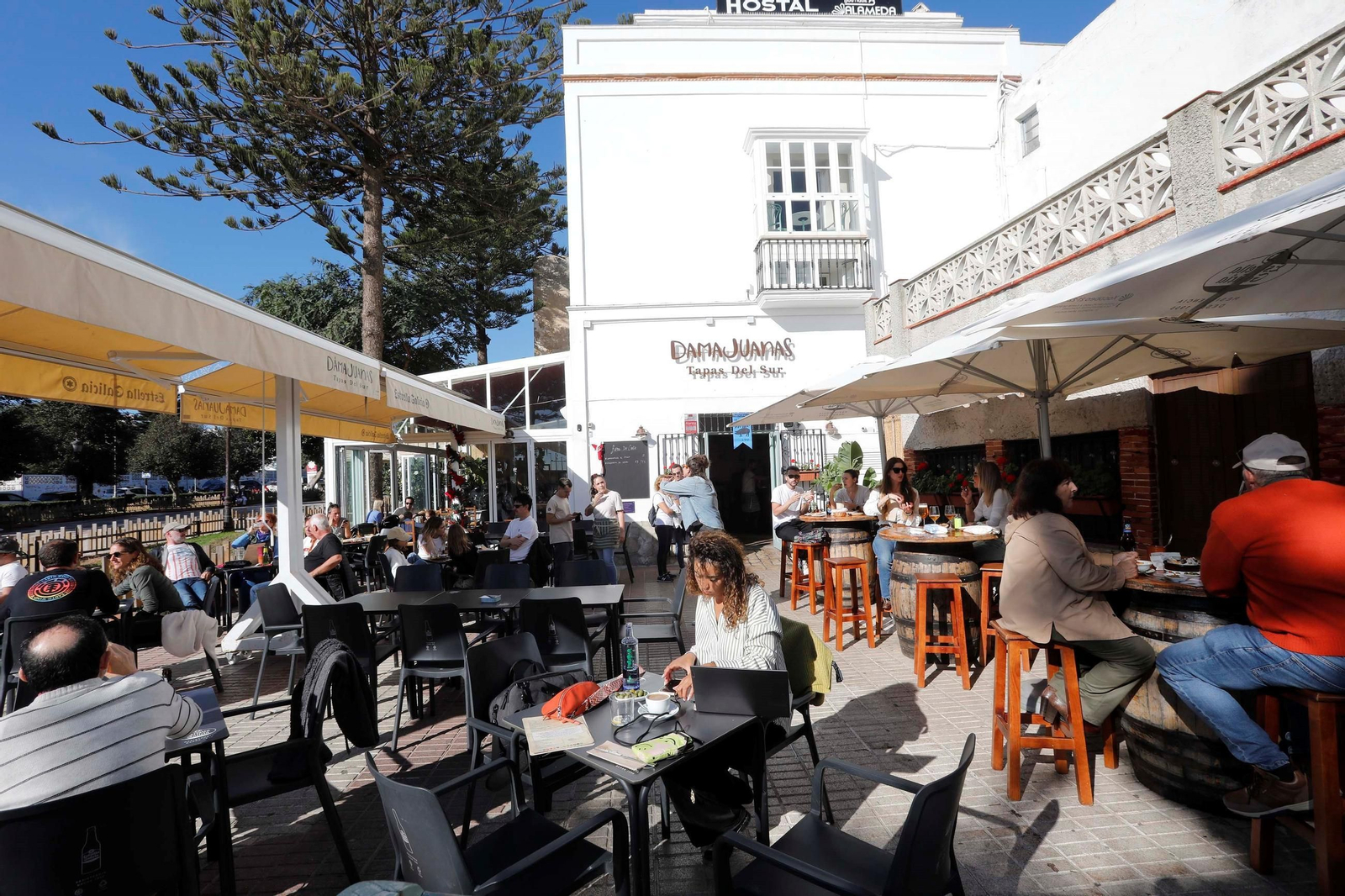 Ambiente en la Alameda de Tarifa durante el reciente puente de la Constitución y la Inmaculada.