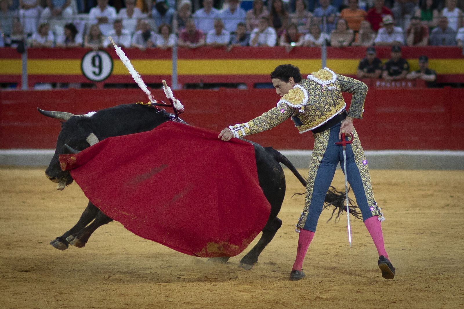 El Fandi vuelve a deleitar ante su afición