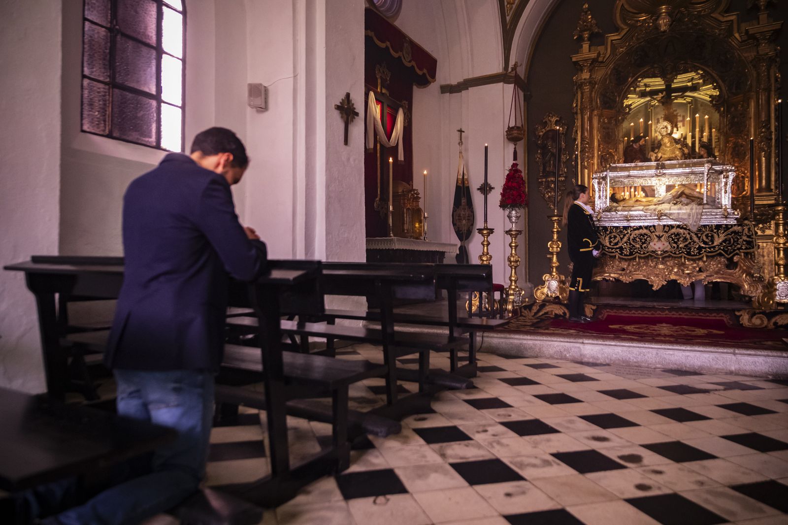 Las imágenes de los besapiés y besamanos del tercer Domingo de Cuaresma en Jerez: veneraciones del centro a los barrios
