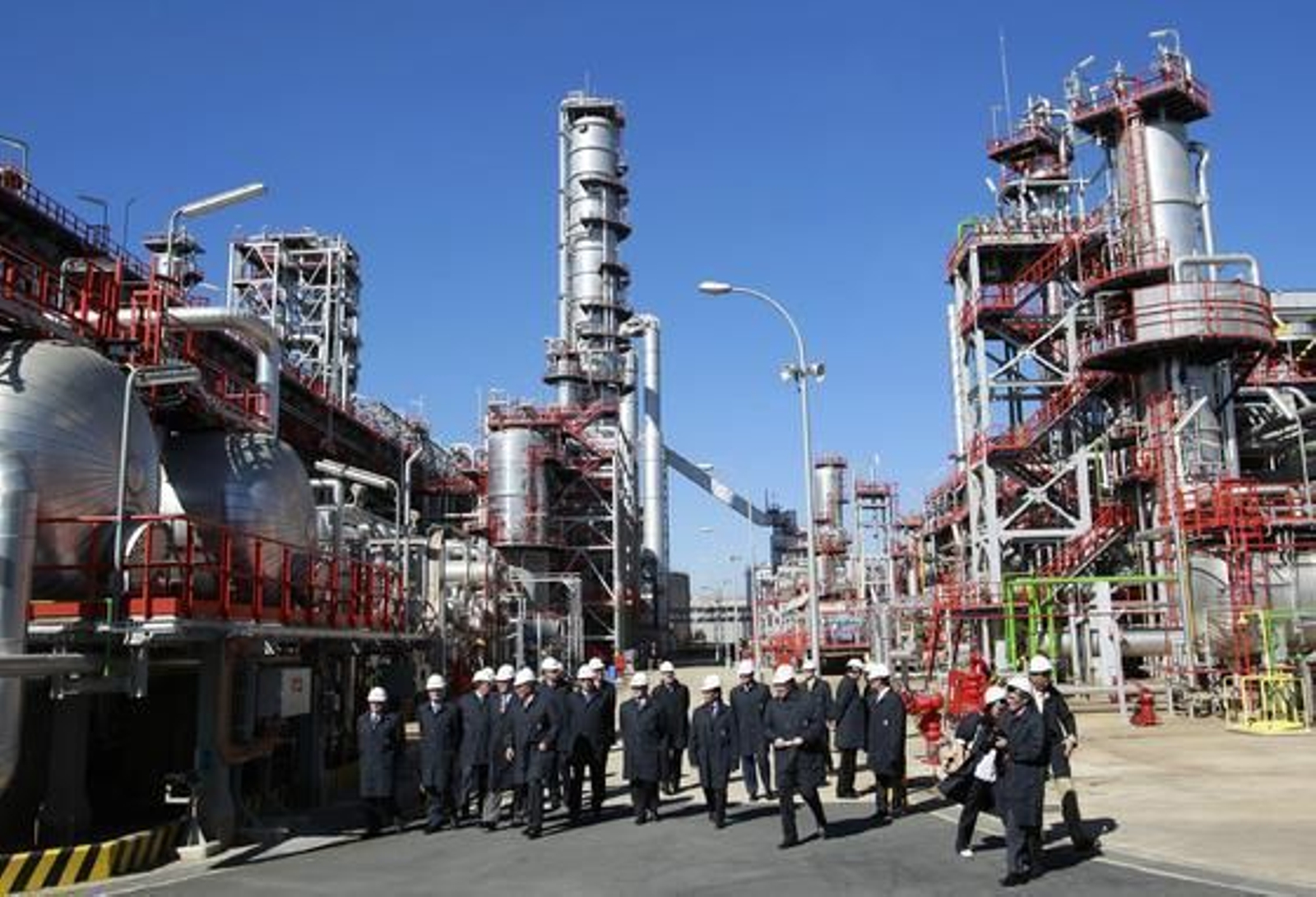 Vista general de la refinería de Cespsa La Rábida tras su ampliación. / Reuters