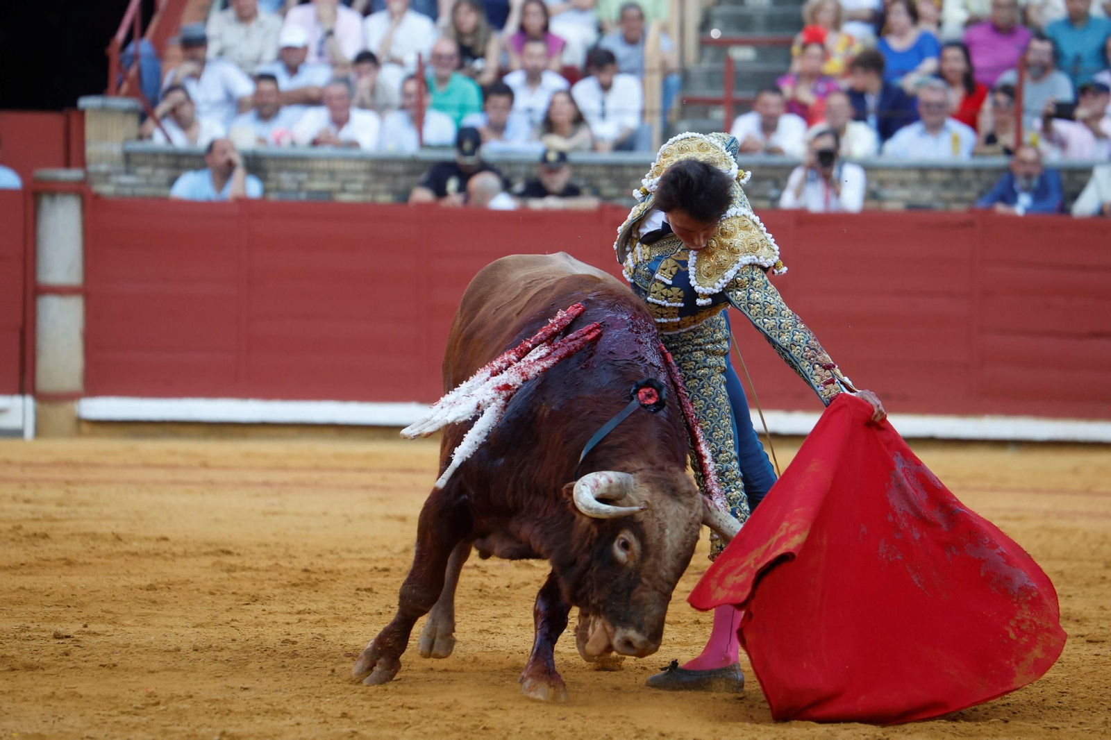 Manuel Román, Juan Ortega y Roca Rey, en la plaza de toros de Córdoba