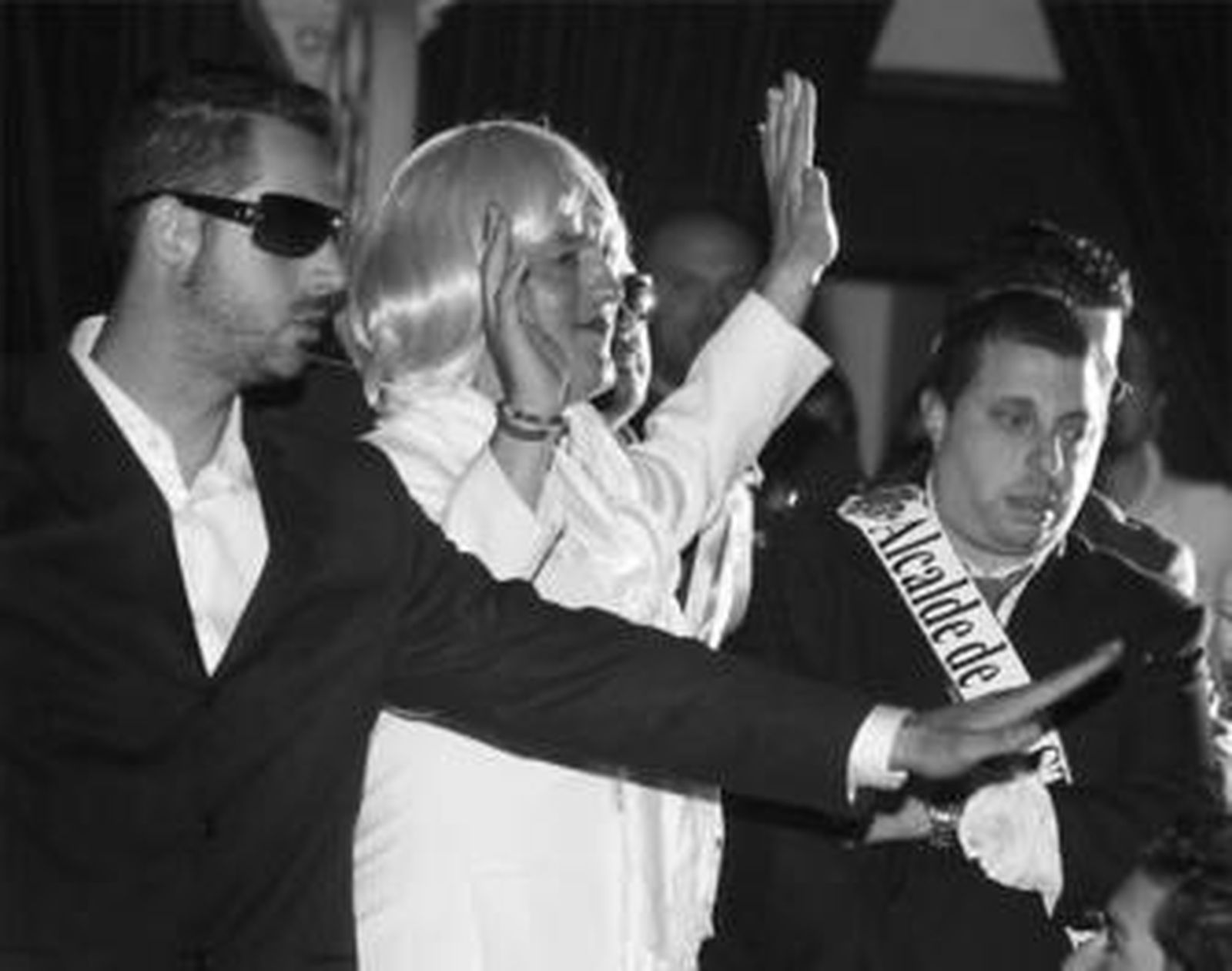 La doble carnavalera de Teófila Martínez hizo su entrada triunfal por el patio de butacas.