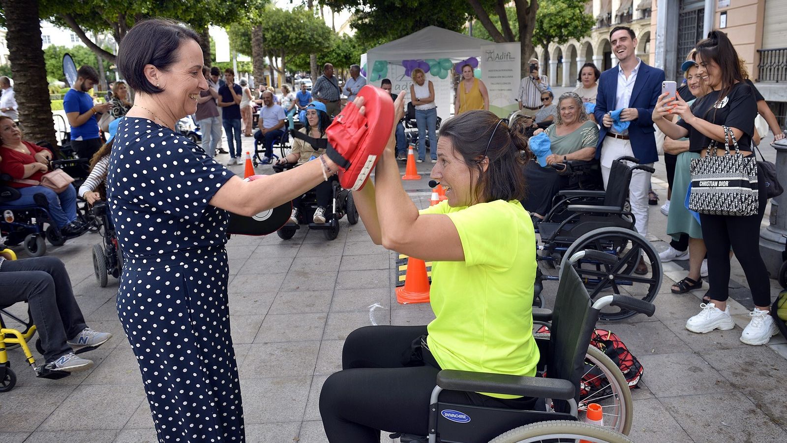 Nela García y Jaime Espinar en una de las actividades de la plaza del Arenal.