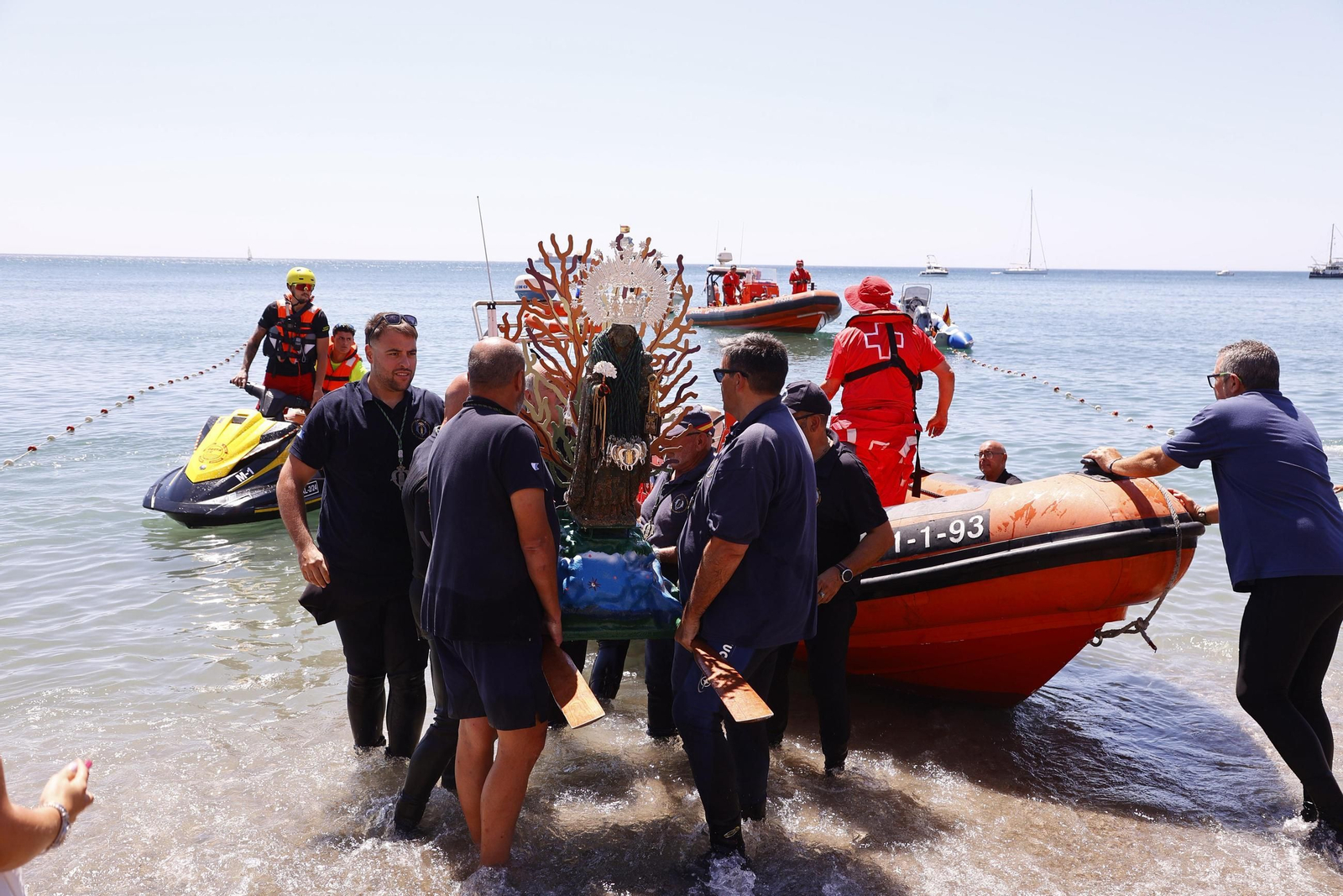 La procesión en Málaga de la Virgen del Carmen de los submarinistas, en imágenes