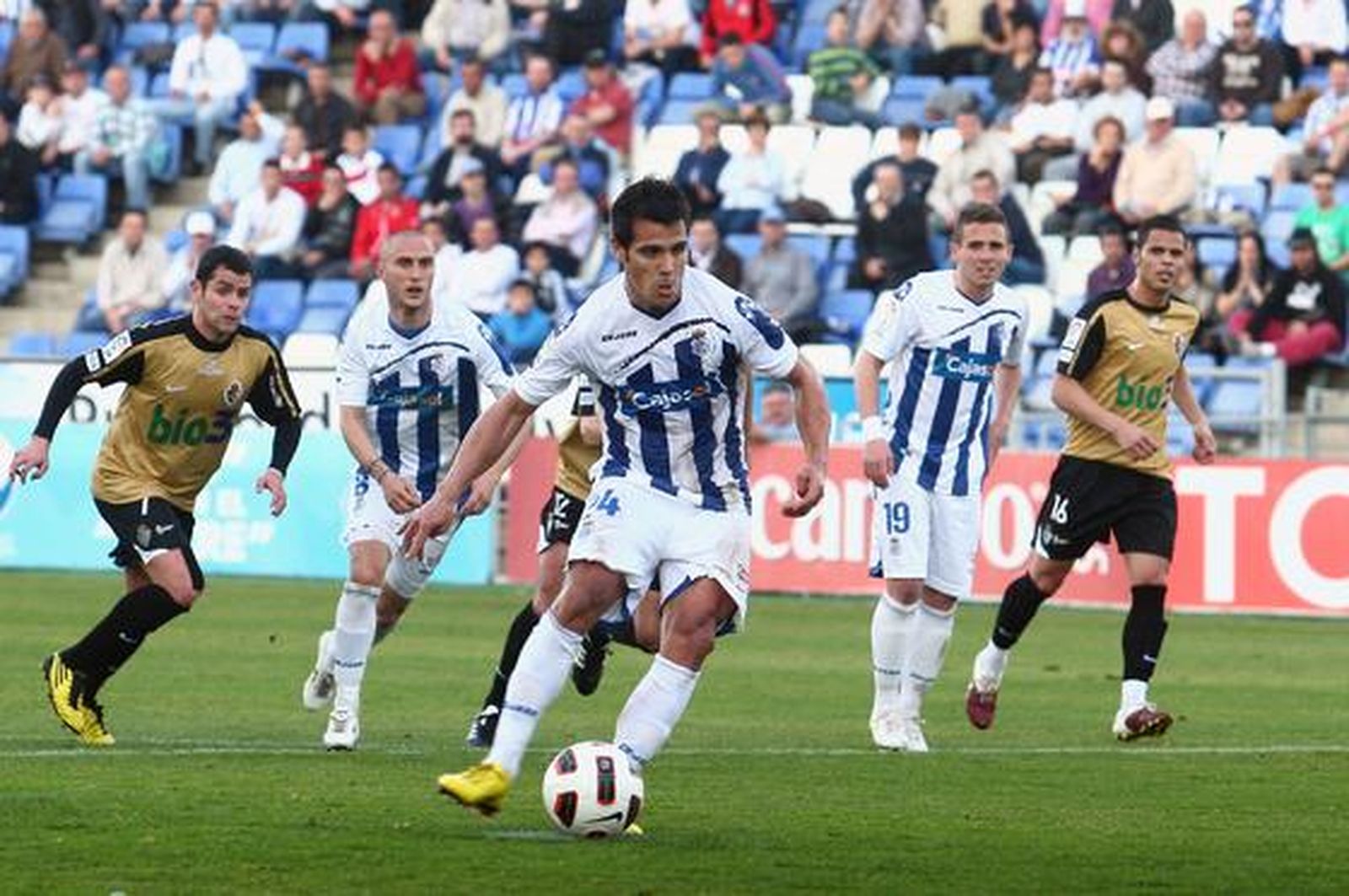 El Recreativo se atasca en casa ante la Ponferradina (1-1). / Alberto Rodríguez