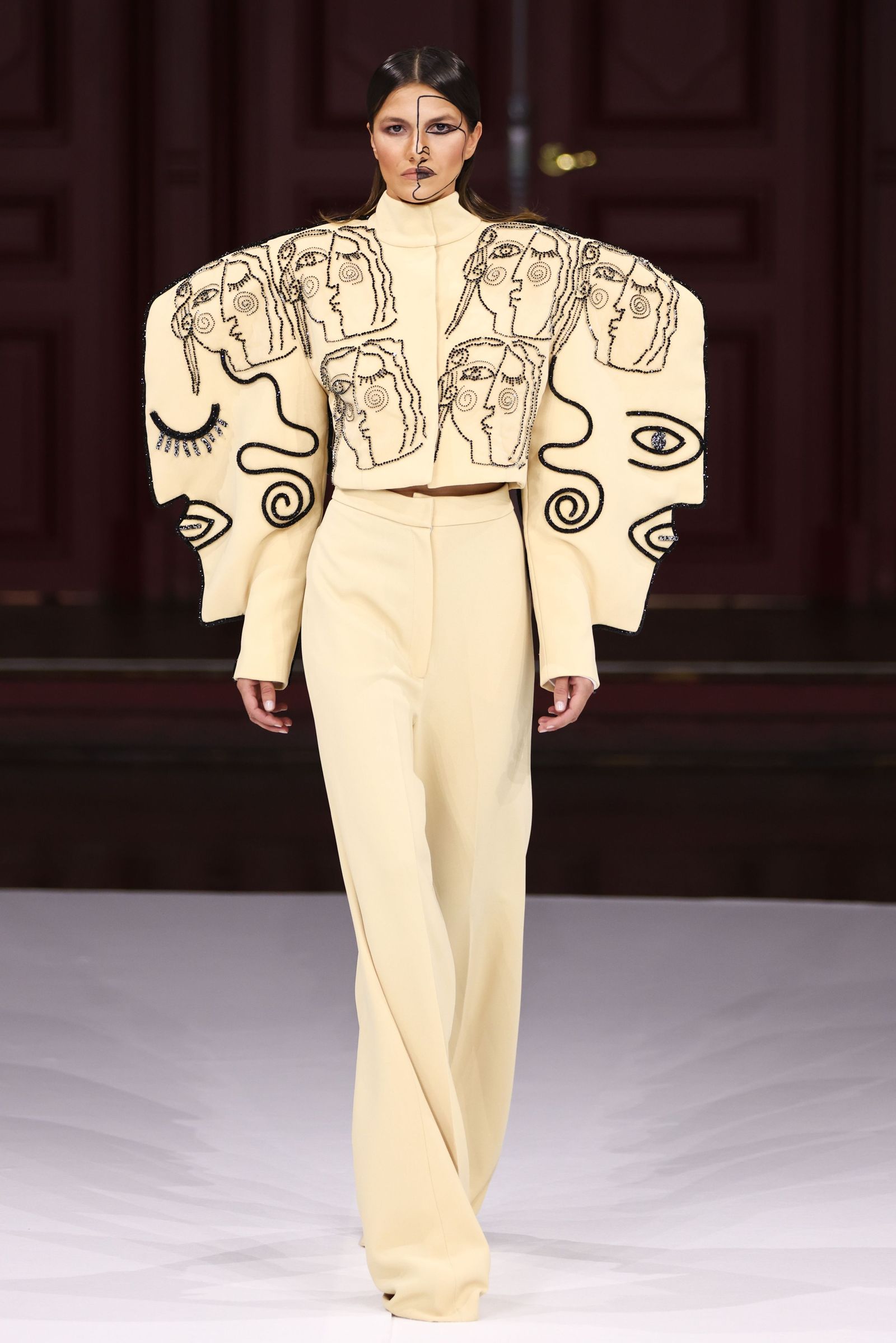 El desfile de la colección 'Fieras' de Juana Martín en París, en imágenes