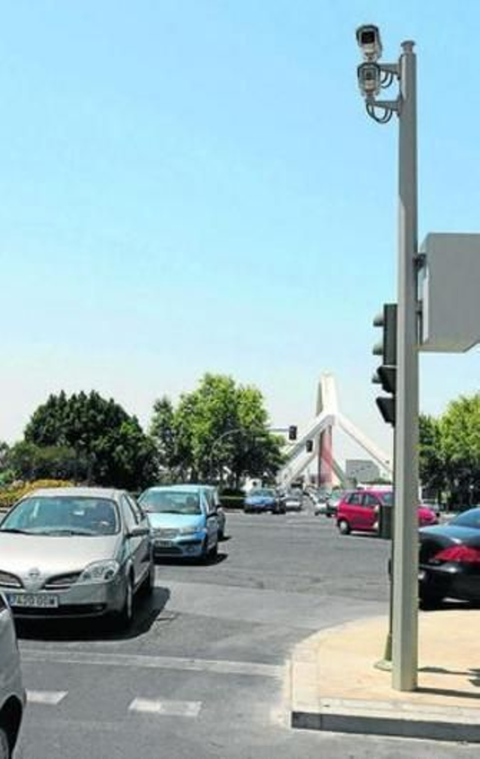 Cámaras de control de acceso al centro junto a la Barqueta.