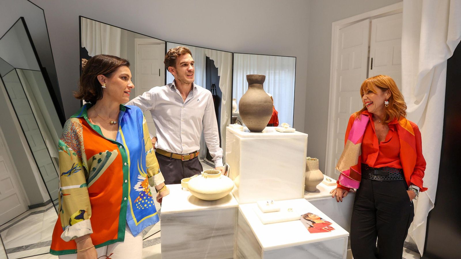 Luna y Álvaro Alba, de la joyería Pepe Alba, y Rosa Guerrero, responsable del espacio De Este..