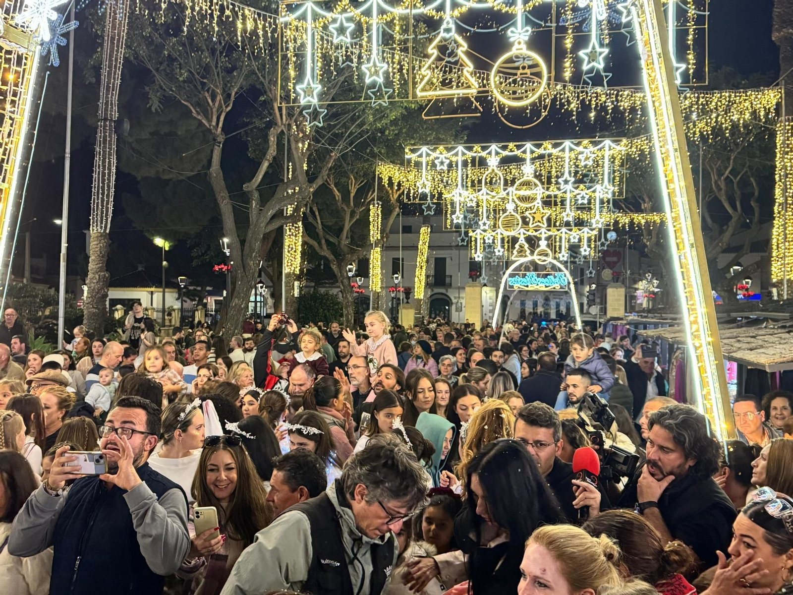 El encendido del alumbrado de Navidad en San Roque