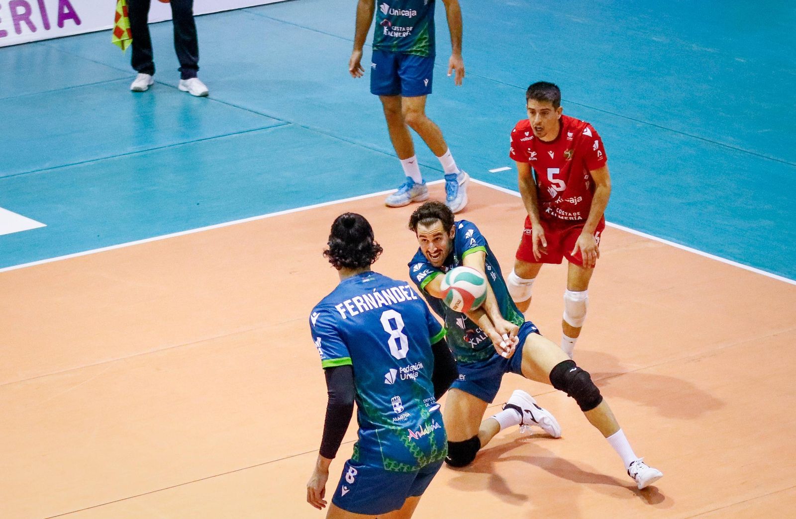 Las imágenes del Unicaja Costa de Almería-Leleman Conqueridor, primer partido del play off por el título de Superliga en Almería