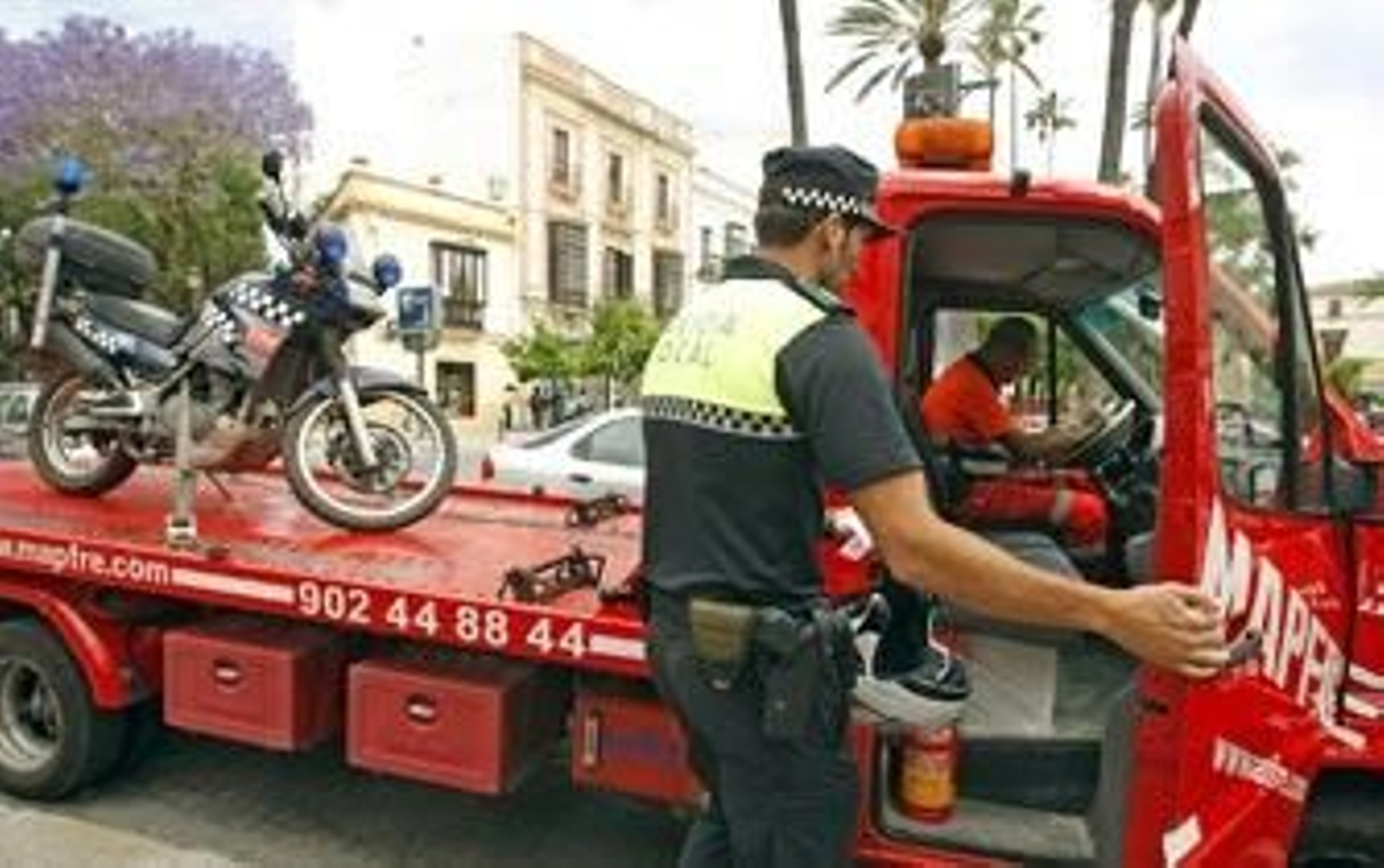 "Si las motos se han quedado sin gasolina es porque no han querido repostar"