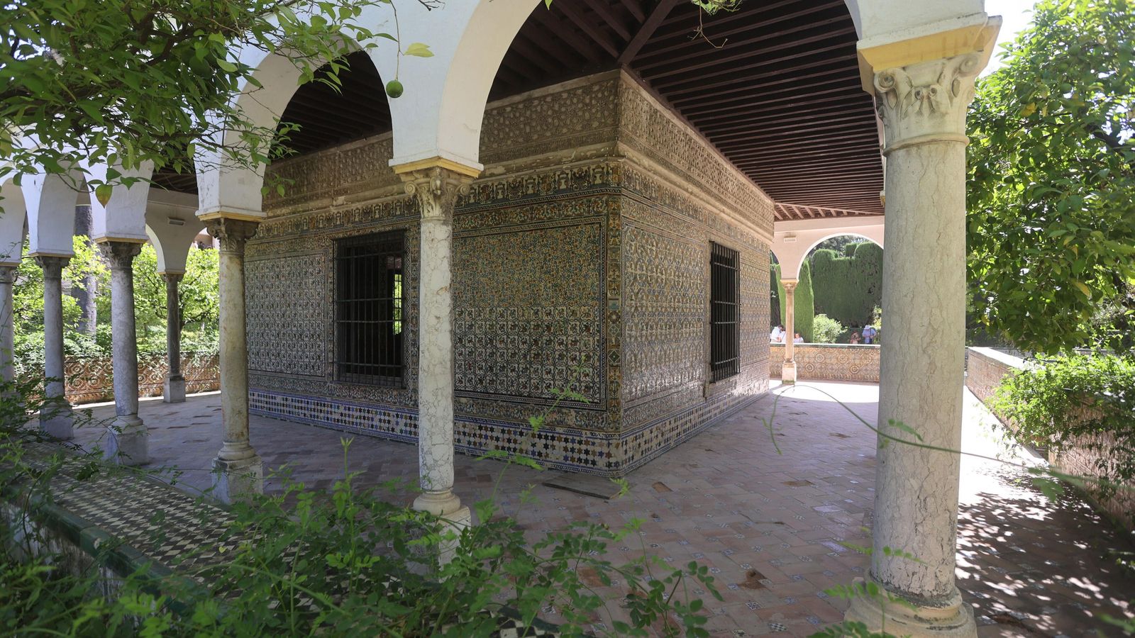 El Cenador de Carlos V con su inconfundible qubba.