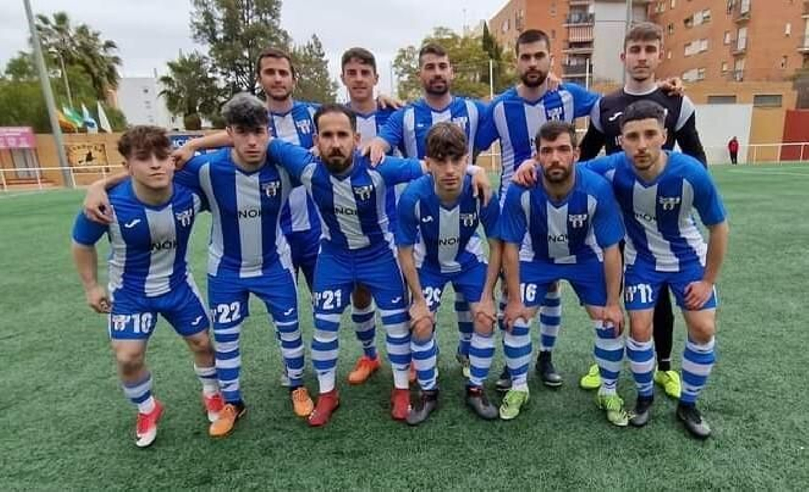 Once incial del CD Zarza en Los Rosales. Alex García, abajo a la izquierda.