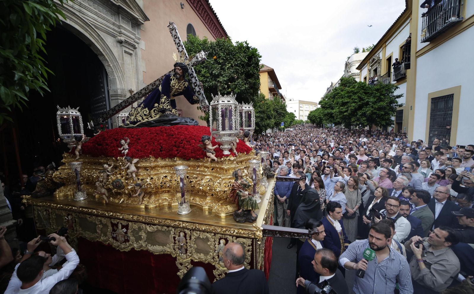 La salida de la Hermandad de las Penas en imágenes