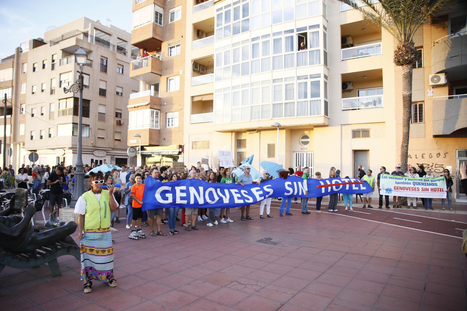 La manifestación "Genoveses sin hotel", en imágenes
