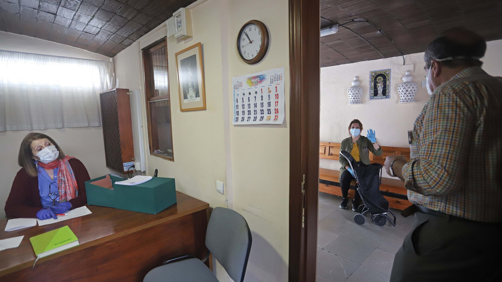 Reparto de alimentos de Cáritas en Algeciras