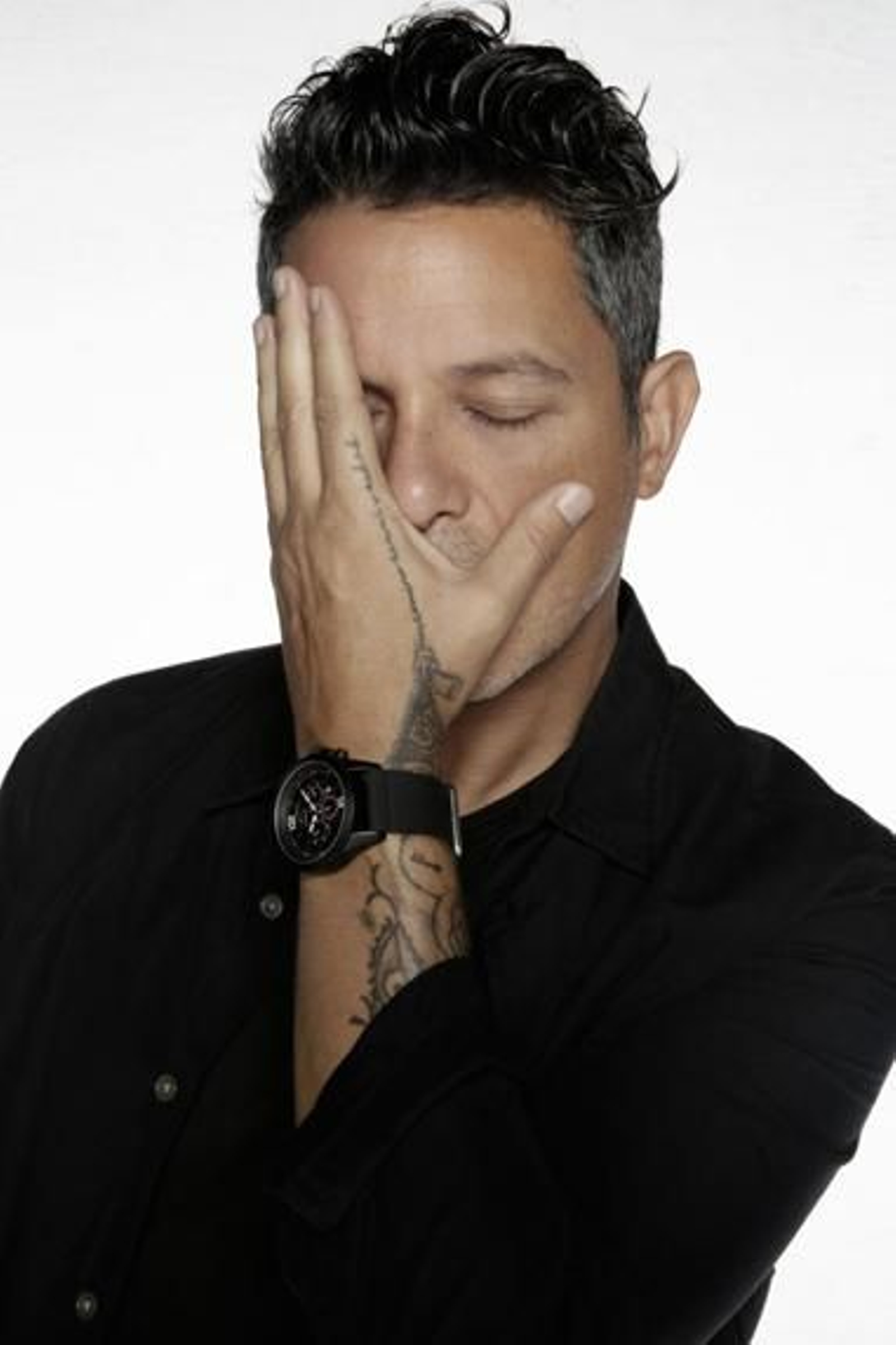 Alejandro Sanz sigue los pasos de Banderas y también creará sus propios diseños