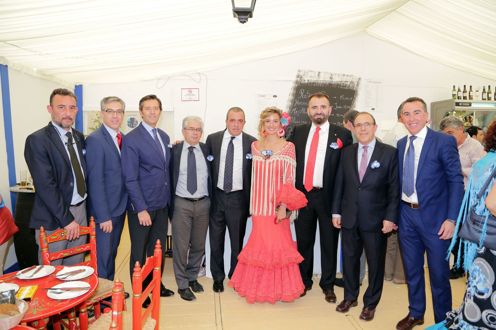 Ángel Fuentes, Francisco Javier, Fernando Jiménez, Rafael García, Francisco Santo, Jordi Pastor Juan Sanahuja, Toni Reina, directivos de Nissan y Loreto Motor en Jerez, junto con Teresa Macías