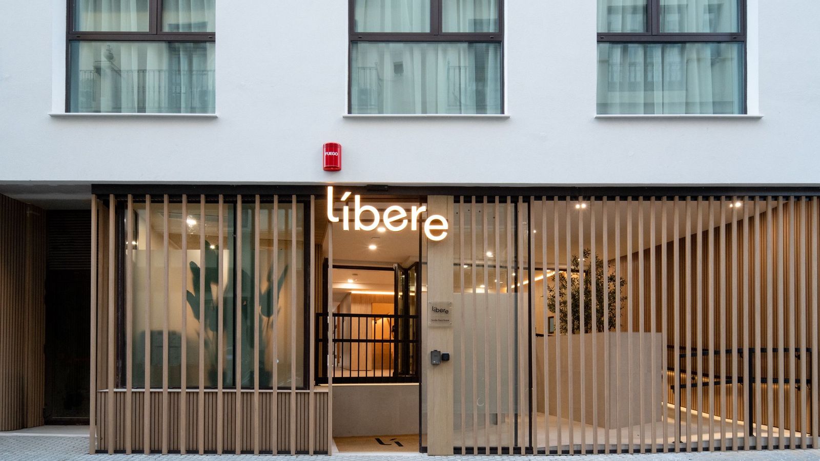 Fachada del nuevo establecimiento inmobiliario de la calle Albareda.