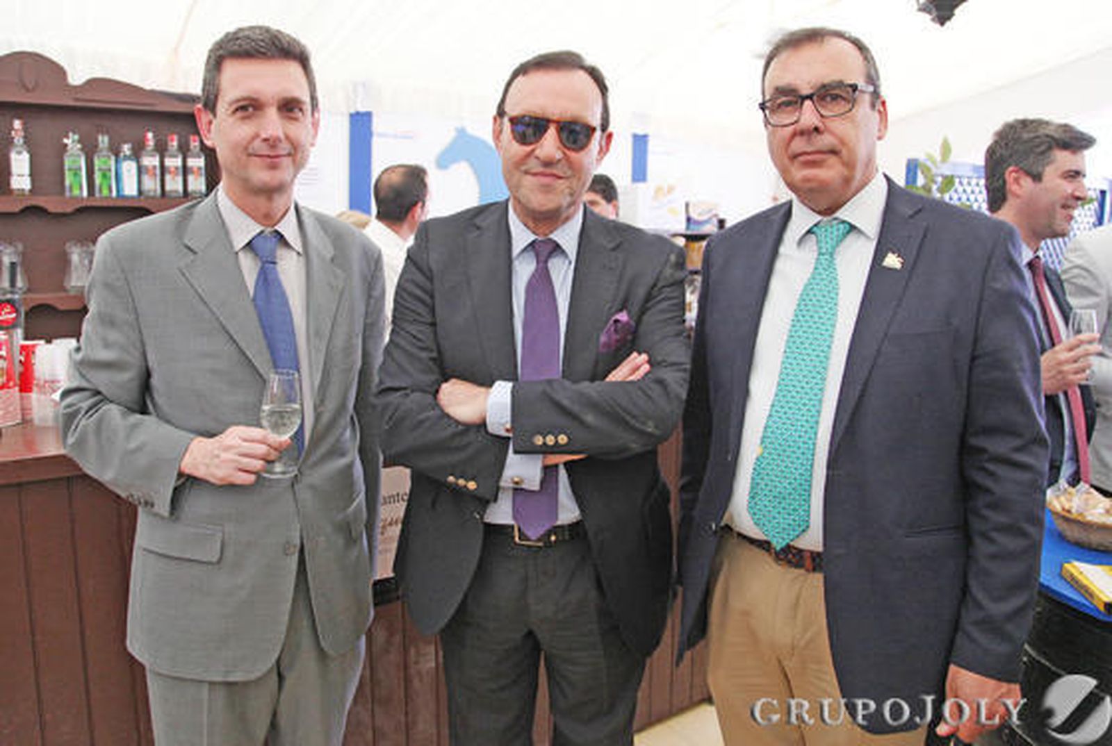 El gerente de Diario de Jerez, Miguel Berraquero,  con el inspector jefe de la Policía Autónoma de Cádiz, Juan Expósito, y el director de la Real Escuela de Arte Ecuestre, Juan Carlos Román.

Foto: Vanesa Lobo
