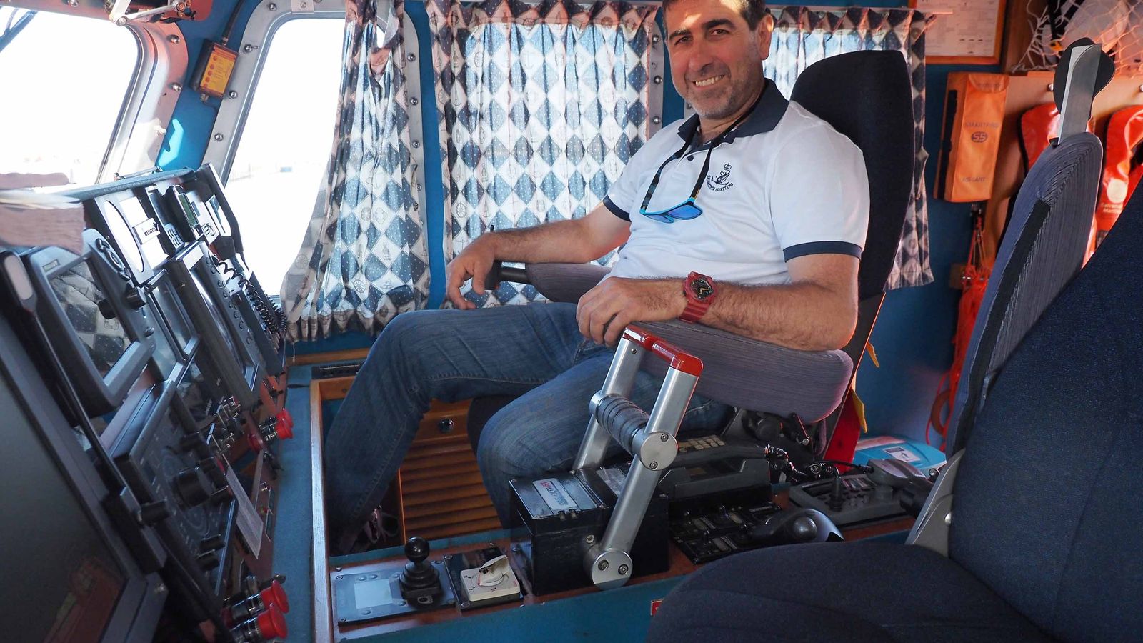 José A. Hernández en su actual puesto de trabajo a bordo de la Salvamar Alkaid de Salvamento Marítimo