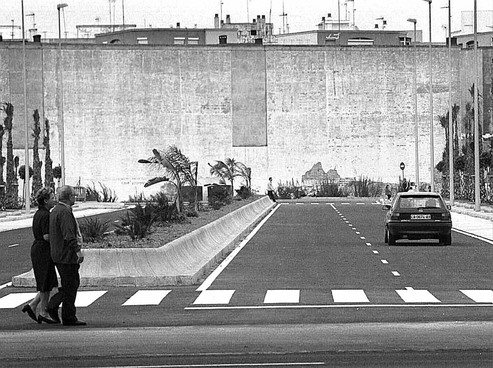 El muro de las viviendas de García de Sola provocó el primer parón en las obras.
