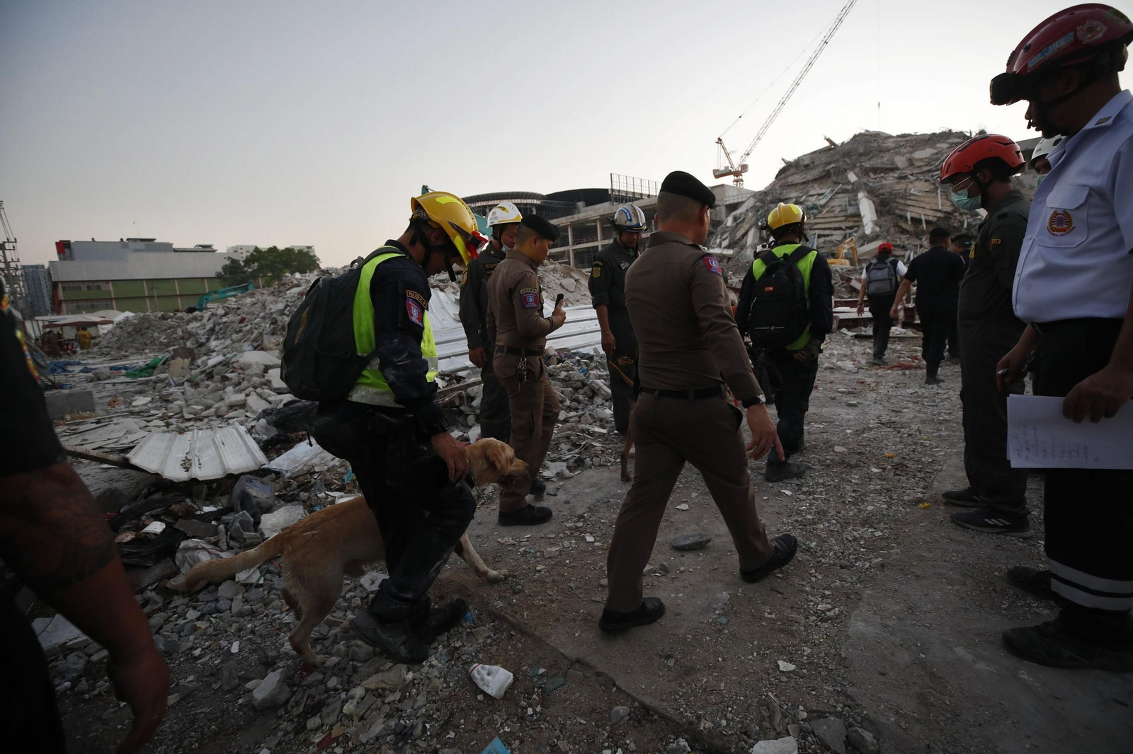 Las imágenes más impactantes del terremoto que ha sacudido Bangkok