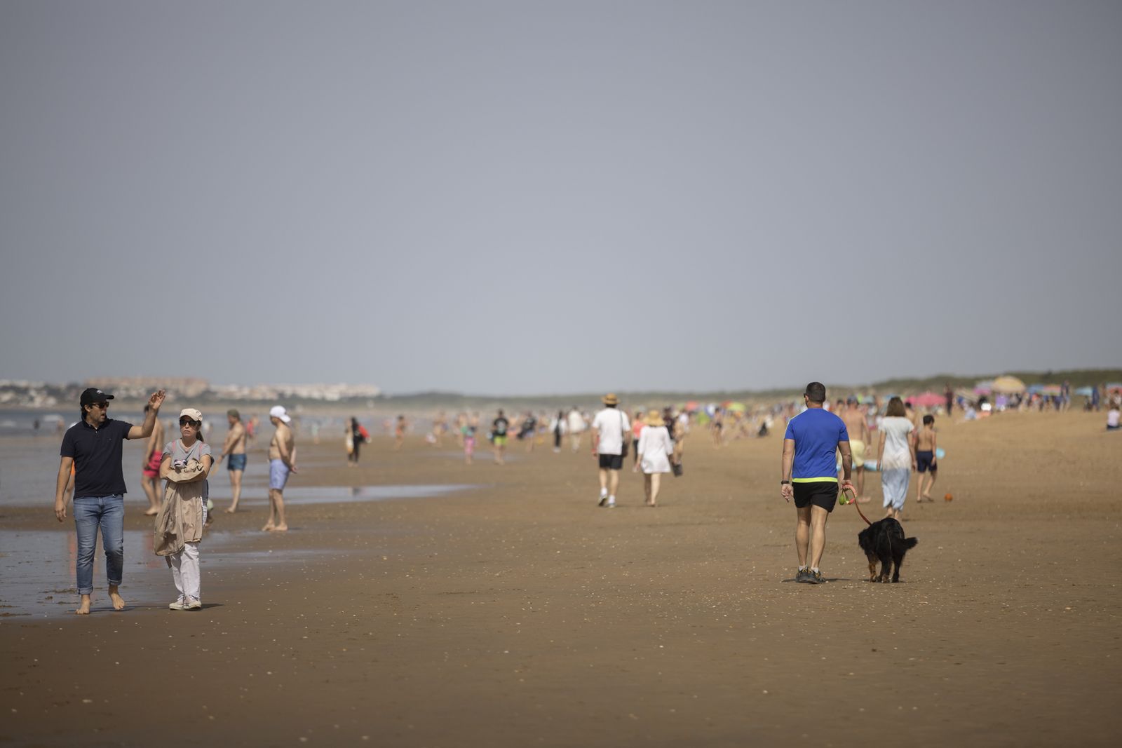 Imágenes del ambiente en las playas en este sábado 8 de abril