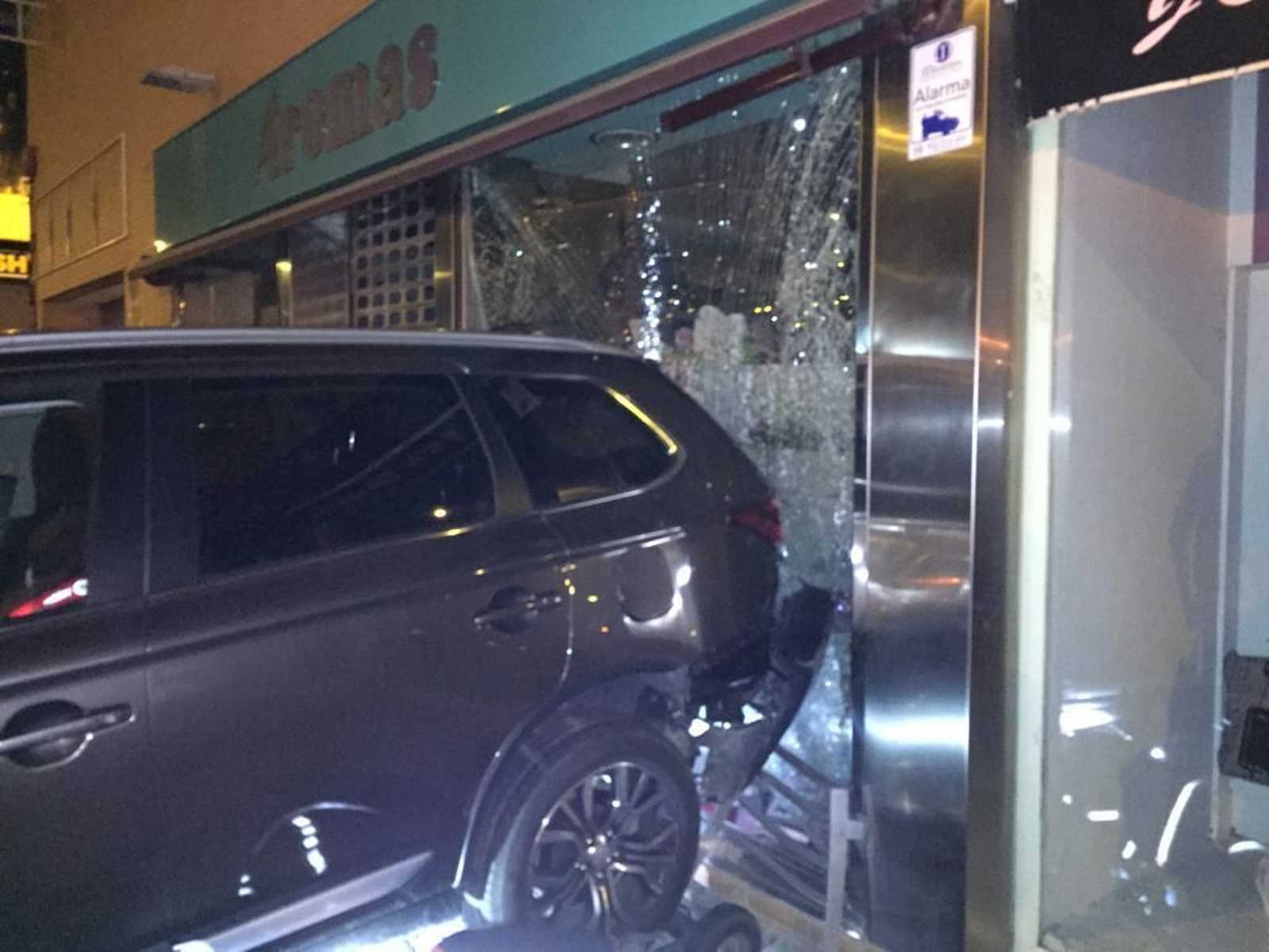 Imágenes de los robos en las perfumerías Aromas