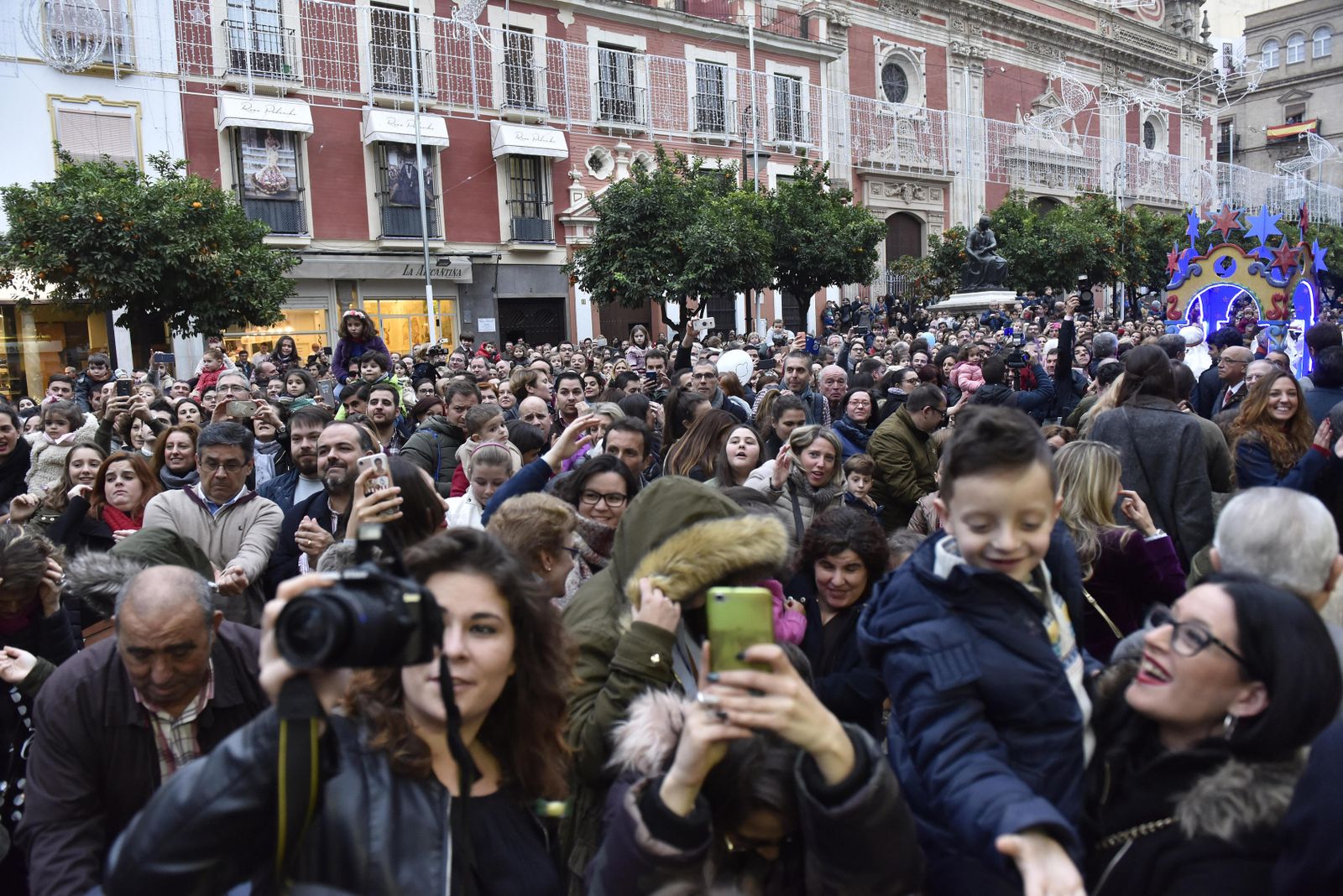 El Heraldo Real recorre las calles del centro
