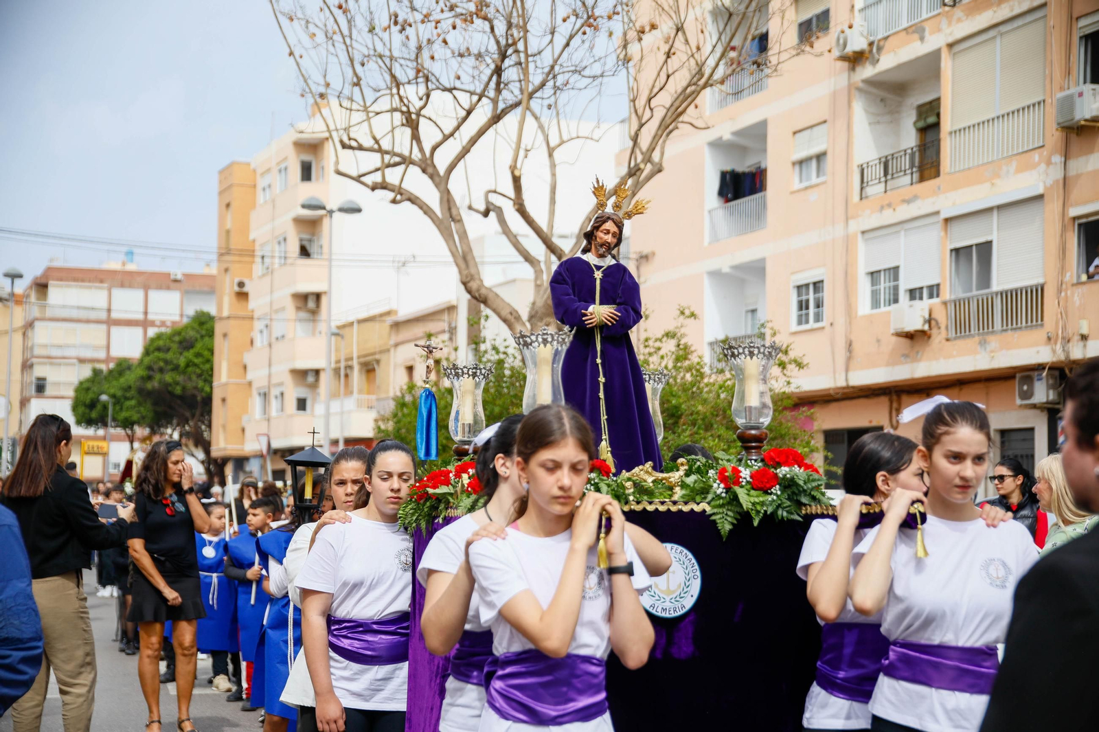 Las imágenes del CEIP San Fernando de El Zapillo de la ciudad de Almería en procesión en el viernes de dolores