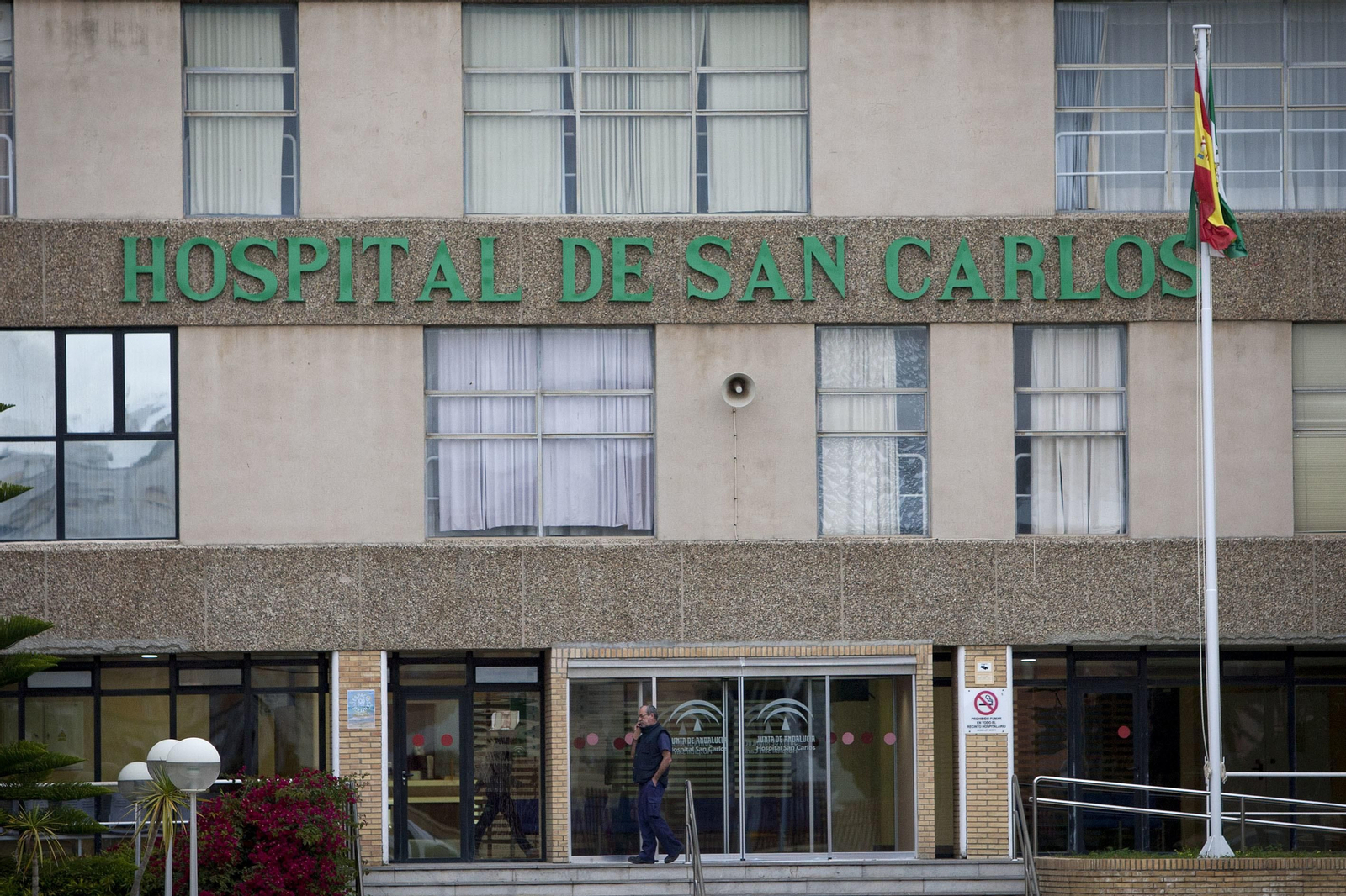 Acceso principal al hospital de San Carlos