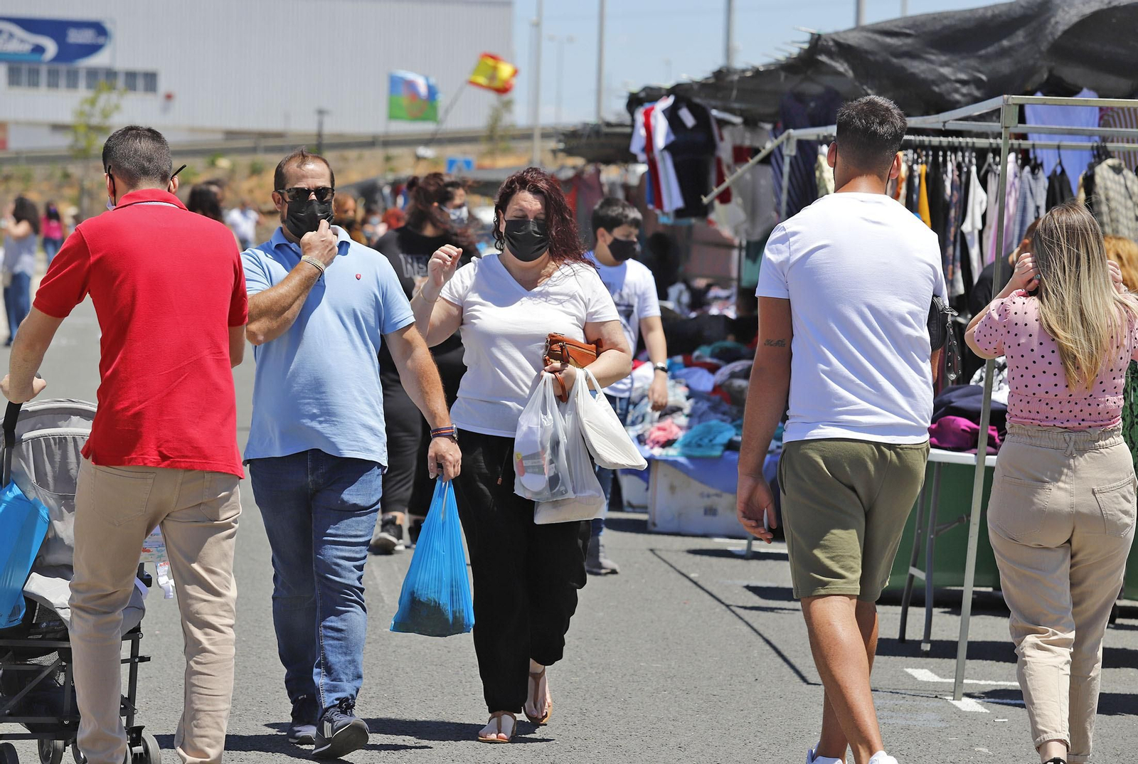Imágenes del Mercadillo de Huelva en su nueva ubicación