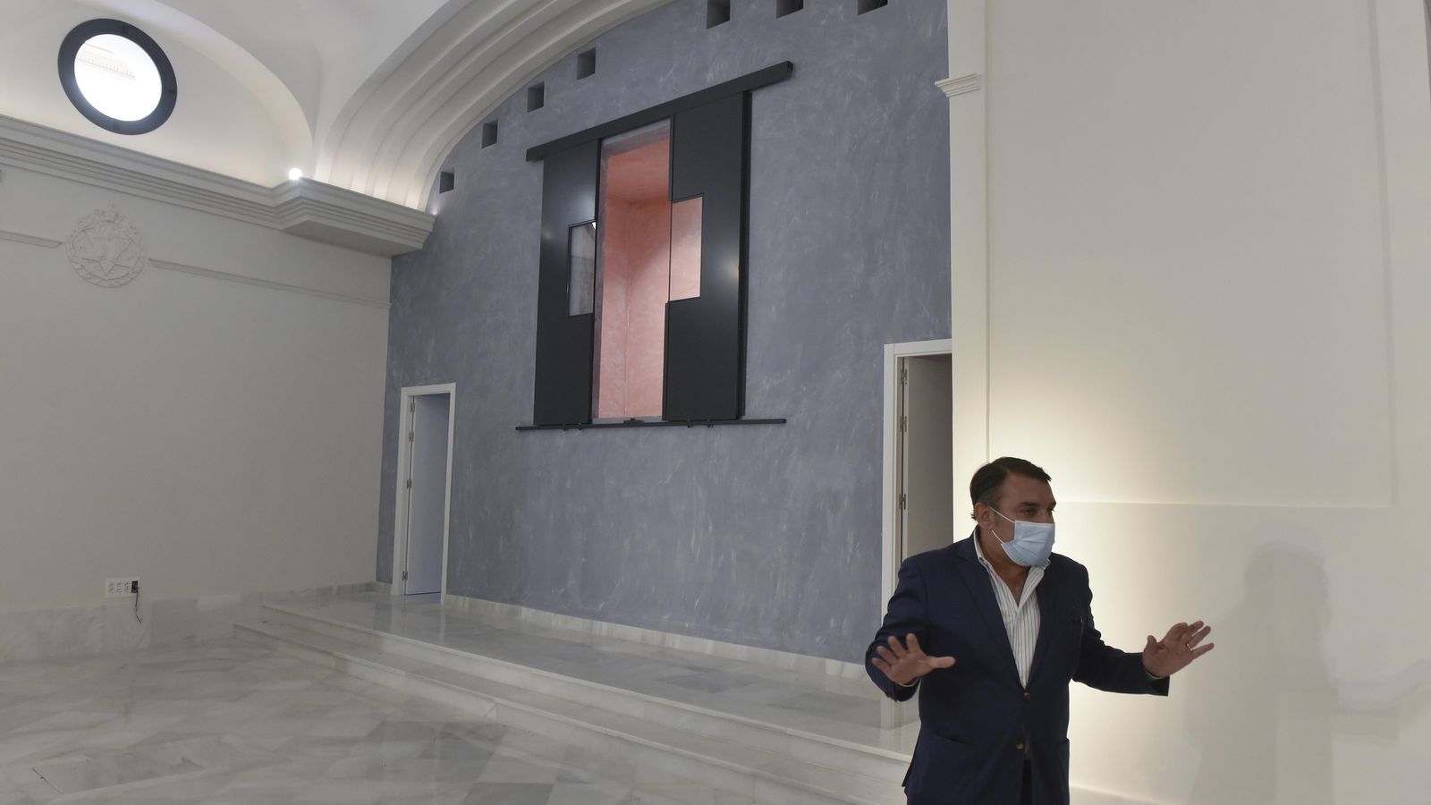 El hermano mayor, Manuel González.