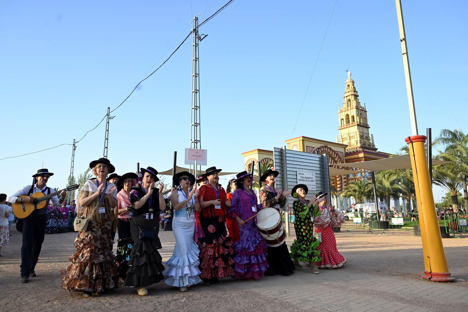 El pasacalles de coros rocieros en la Feria de Córdoba