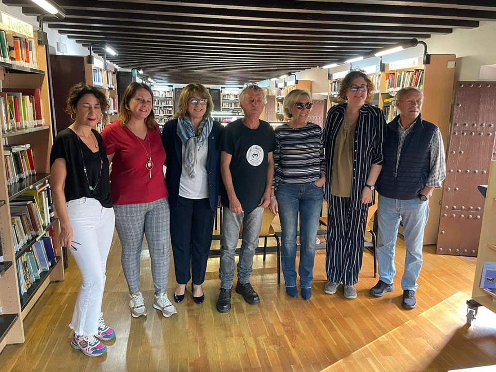 Acto de cesión de las obras de Poetas del Guadiana a la Biblioteca Municipal de Ayamonte.