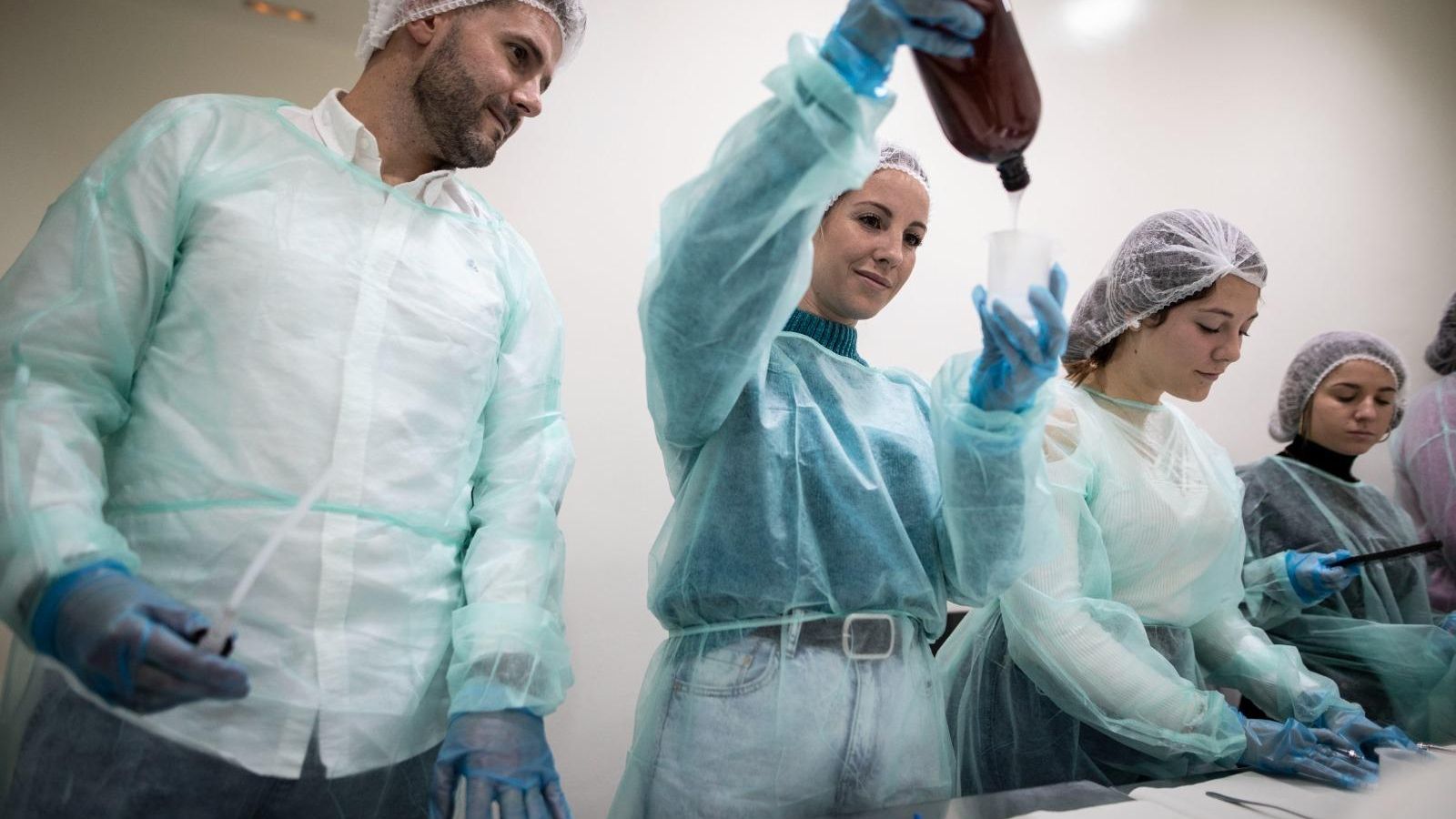 Los alumnos fabrican su propia mascarilla