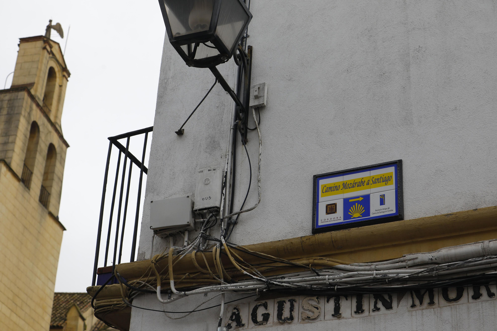 Señal que indica el camino mozárabe en la Judería.