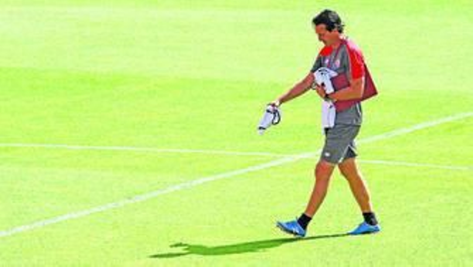 Unai Emery, durante un entrenamiento en la ciudad deportiva.