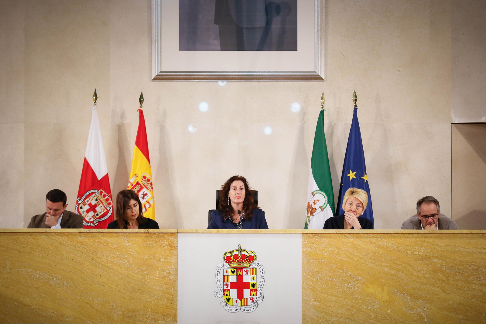 La alcaldesa, en el centro, y a su izquierda, Eloísa Cabrera, en el Pleno celebrado hoy La alcaldesa, en el centro, y a su izquierda, Eloísa Cabrera, en el Pleno celebrado hoy