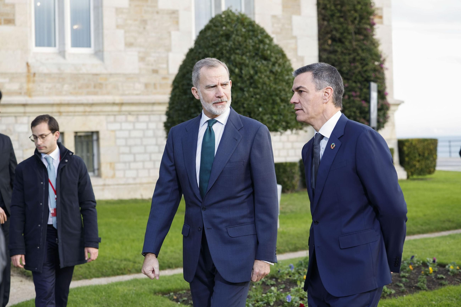 El rey Felipe, con el presidente del Gobierno, en la Conferencia de Presidentes.