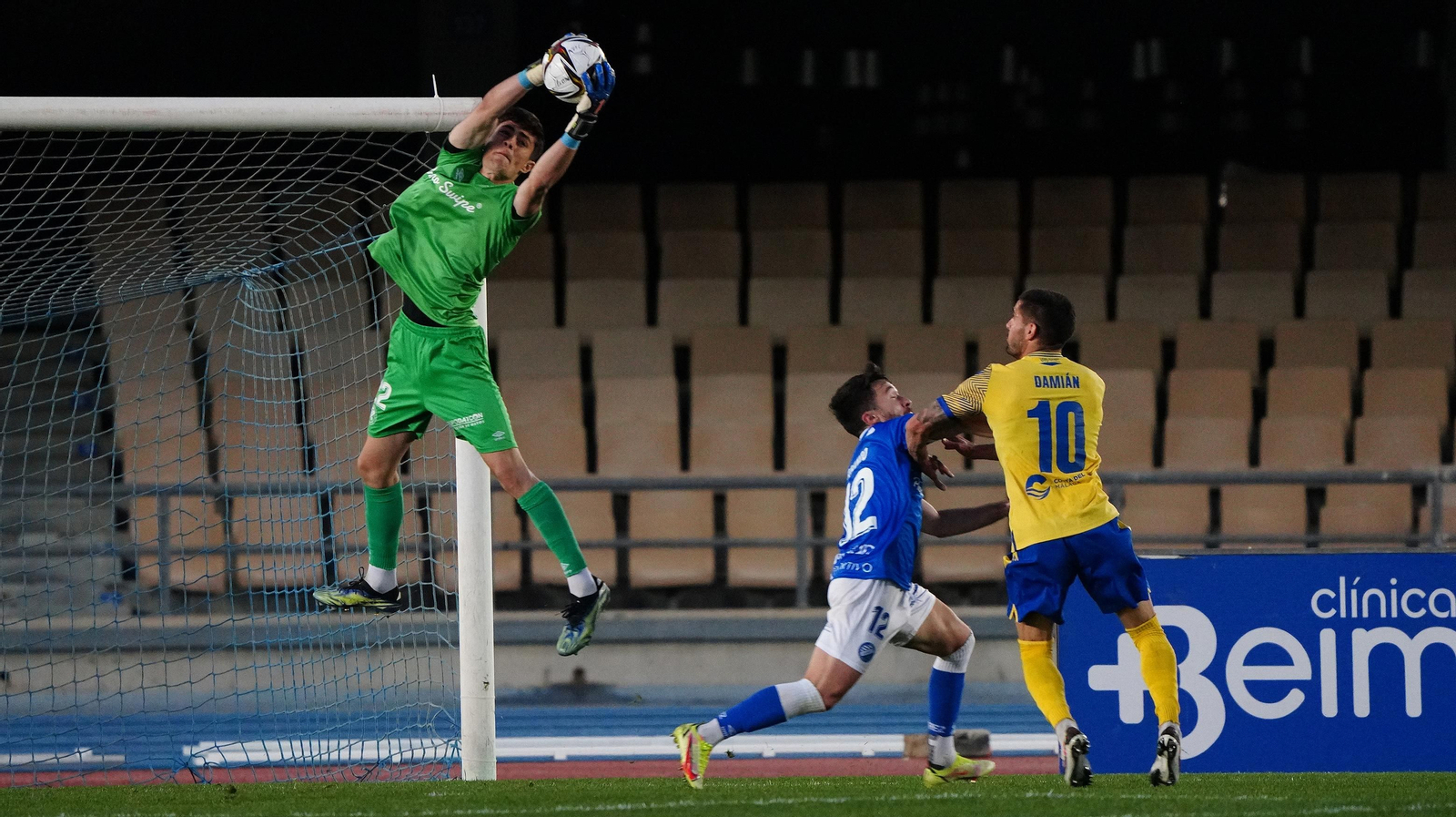 Imágenes del partido entre el Xerez DFC y el Vélez CF (0-0)
