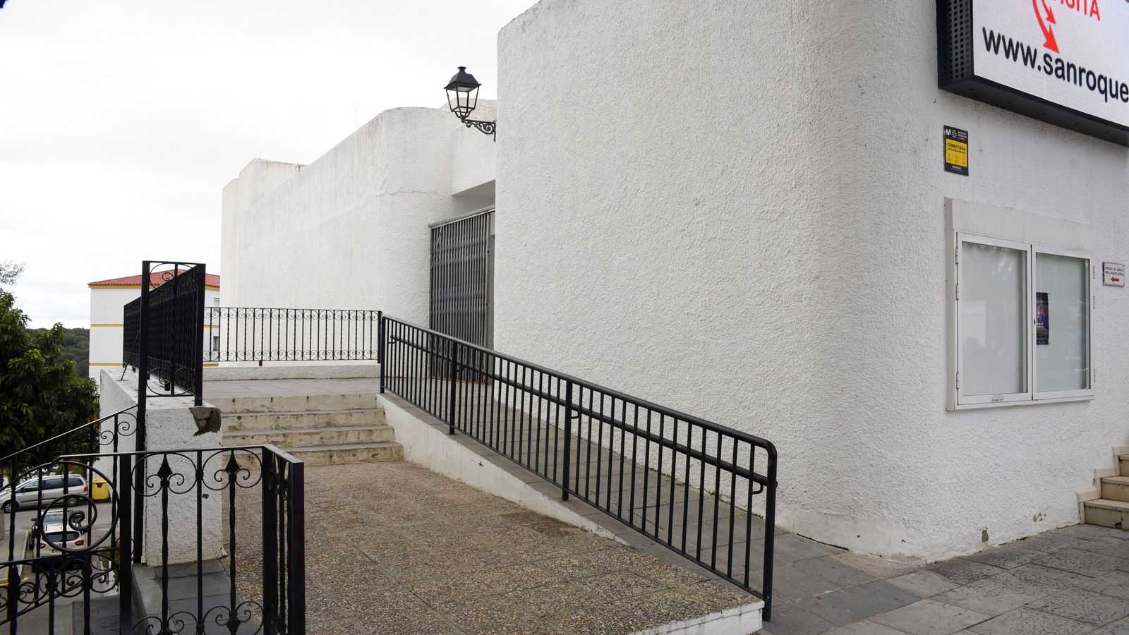 Detalle del lateral y los distintos volúmenes del edificio.