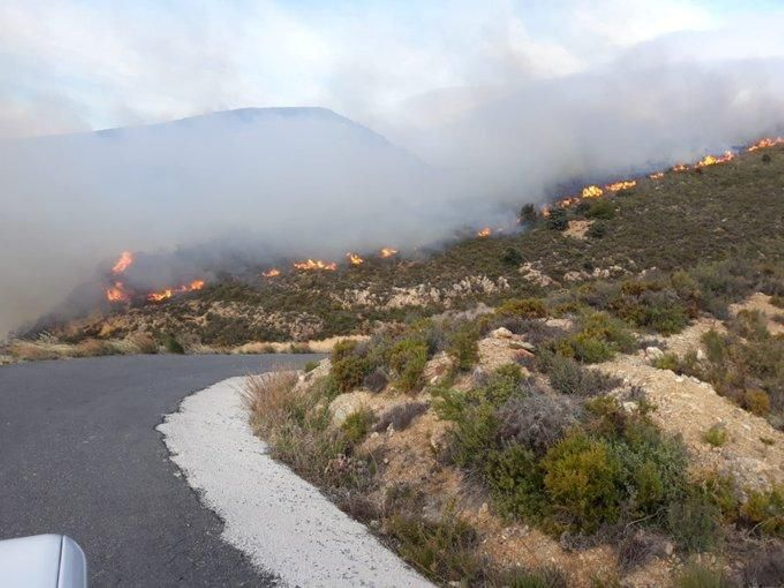 El Infoca actúa en un incendio en Juviles, en la Alpujarra granadina