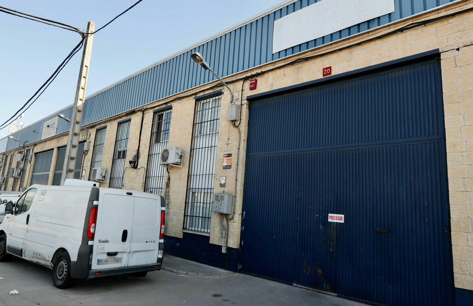 Puerta de Magrudis, empresa donde se ha originado el foco del brote de listeriosis.